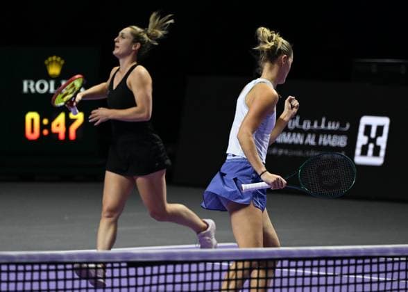 WTA, Tennis Damen Finals 2024 - Day 7 RIYADH, SAUDI ARABIA - NOVEMBER 08: Gabriela Dabrowski (L) of Canada and Erin Routliffe (R) of New Zealand during their semi-final match against Nicole Melichar-Martinez of USA and Ellen Perez of Australia, on Day 7 of the 2024 WTA Finals, part of the Hologic WTA Tour, held at King Saud University Indoor Arena on November 08, 2024, in Riyadh, Saudi Arabia. Riyadh Saudi Arabia  Copyright: xArturxWidakx originalFilename:widak-wtafinal241108_npir9.jpg