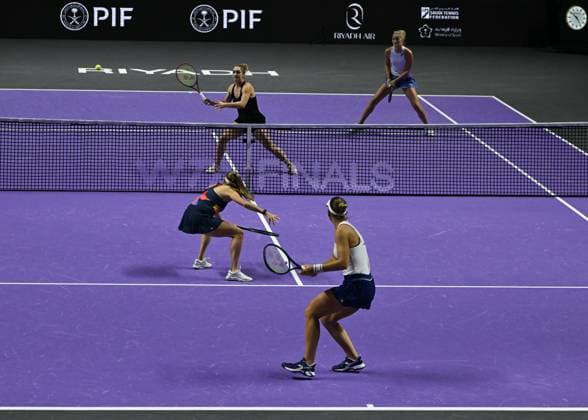 WTA, Tennis Damen Finals 2024 - Day 7 RIYADH, SAUDI ARABIA - NOVEMBER 08: Nicole Melichar-Martinez of USA and Ellen Perez of Australia during their semi-final match against Gabriela Dabrowski of Canada and Erin Routliffe of New Zealand, on Day 7 of the 2024 WTA Finals, part of the Hologic WTA Tour, held at King Saud University Indoor Arena on November 08, 2024, in Riyadh, Saudi Arabia. Riyadh Saudi Arabia  Copyright: xArturxWidakx originalFilename:widak-wtafinal241108_npJZu.jpg