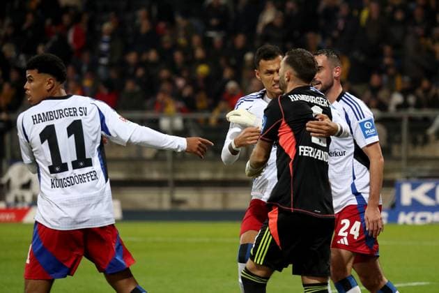 08.11.2024, xgox, Fussball 2.Bundesliga, Eintracht Braunschweig - Hamburger SV emspor, v.l. Jubel, Freude über den gehaltenen Elfmeter von Daniel Heuer Fernandes (Hamburger SV) mit Davie Selke (Hamburger SV) (DFL DFB REGULATIONS PROHIBIT ANY USE OF PHOTOGRAPHS as IMAGE SEQUENCES and or QUASI-VIDEO) Braunschweig