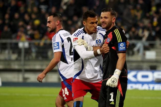 08.11.2024, xgox, Fussball 2.Bundesliga, Eintracht Braunschweig - Hamburger SV emspor, v.l. Jubel, Freude über den gehaltenen Elfmeter von Daniel Heuer Fernandes (Hamburger SV) mit Davie Selke (Hamburger SV) (DFL DFB REGULATIONS PROHIBIT ANY USE OF PHOTOGRAPHS as IMAGE SEQUENCES and or QUASI-VIDEO) Braunschweig