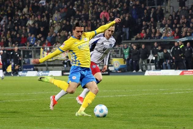 08.11.2024, xgox, Fussball 2.Bundesliga, Eintracht Braunschweig - Hamburger SV emspor, v.l. Rayan Philippe (Eintracht Braunschweig) erzielt das Tor zum scores the goal 1:0 (DFL DFB REGULATIONS PROHIBIT ANY USE OF PHOTOGRAPHS as IMAGE SEQUENCES and or QUASI-VIDEO) Braunschweig