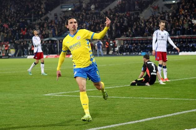 08.11.2024, xgox, Fussball 2.Bundesliga, Eintracht Braunschweig - Hamburger SV emspor, v.l. Torjubel nach dem Tor zum celebrating the goal celebrate 1:0 durch Rayan Philippe (Eintracht Braunschweig) (DFL DFB REGULATIONS PROHIBIT ANY USE OF PHOTOGRAPHS as IMAGE SEQUENCES and or QUASI-VIDEO) Braunschweig