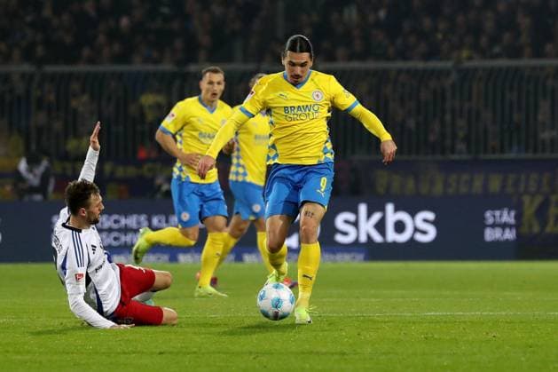 08.11.2024, xgox, Fussball 2.Bundesliga, Eintracht Braunschweig - Hamburger SV emspor, v.l. Rayan Philippe (Eintracht Braunschweig) vor dem Tor zum 1:0 (DFL DFB REGULATIONS PROHIBIT ANY USE OF PHOTOGRAPHS as IMAGE SEQUENCES and or QUASI-VIDEO) Braunschweig