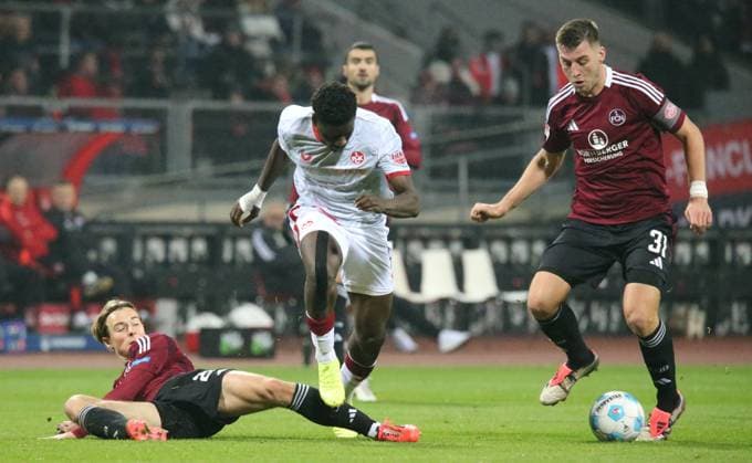 08.11.2024, xmohx, Fussball 2.Bundesliga, 1. FC Nuernberg - 1.FC Kaiserslautern emspor, v.l. Caspar Jander (Nürnberg), Ragnasr Ache (Kaiserslautern), Robin Knoche (Nürnberg) (DFL DFB REGULATIONS PROHIBIT ANY USE OF PHOTOGRAPHS as IMAGE SEQUENCES and or QUASI-VIDEO) Nuernberg