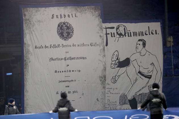 08.11.2024, xgox, Fussball 2.Bundesliga, Eintracht Braunschweig - Hamburger SV emspor, v.l. Fans, Schals, Stimmung, Trikots, Ultras, Zuschauer, Besucher, Braunschweig Choreographie (DFL DFB REGULATIONS PROHIBIT ANY USE OF PHOTOGRAPHS as IMAGE SEQUENCES and or QUASI-VIDEO) Braunschweig