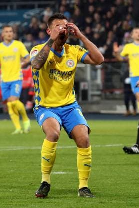 08.11.2024, xgox, Fussball 2.Bundesliga, Eintracht Braunschweig - Hamburger SV emspor, v.l. Robin Krauße (Eintracht Braunschweig) Enttäuscht, traurig, frustiriert (DFL DFB REGULATIONS PROHIBIT ANY USE OF PHOTOGRAPHS as IMAGE SEQUENCES and or QUASI-VIDEO) Braunschweig