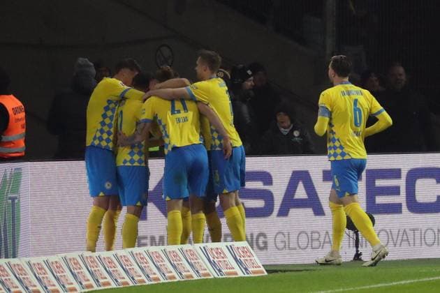 08.11.2024, xgox, Fussball 2.Bundesliga, Eintracht Braunschweig - Hamburger SV emspor, v.l. Torjubel nach dem Tor zum celebrating the goal celebrate 2:0 durch Fabio di Michele Sanchez (Eintracht Braunschweig) (DFL DFB REGULATIONS PROHIBIT ANY USE OF PHOTOGRAPHS as IMAGE SEQUENCES and or QUASI-VIDEO) Braunschweig