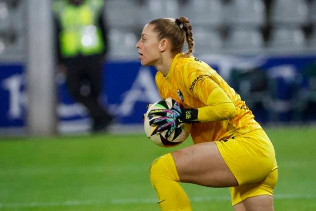 Rafaela Borggräfe, Borggrafe (SC Freiburg, 12) , Fussball, GooglePixel Frauen-Bundesliga, 9.Spieltag, 2024 2025, SC Freiburg vs. Bayern München, 08.11.2024, Dreisamstadion, Freiburg, Deutschland DFB REGULATIONS PROHIBIT ANY USE OF PHOTOGRAPHS AS IMAGE SEQUENCES AND OR QUASI-VIDEO. Freiburg Dreisamstadion Baden-Württemberg Deutschland Copyright: xGrantxHubbsx