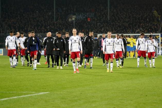 08.11.2024, xgox, Fussball 2.Bundesliga, Eintracht Braunschweig - Hamburger SV emspor, v.l. Spieler vom HSV Enttäuscht, traurig, frustiriert (DFL DFB REGULATIONS PROHIBIT ANY USE OF PHOTOGRAPHS as IMAGE SEQUENCES and or QUASI-VIDEO) Braunschweig