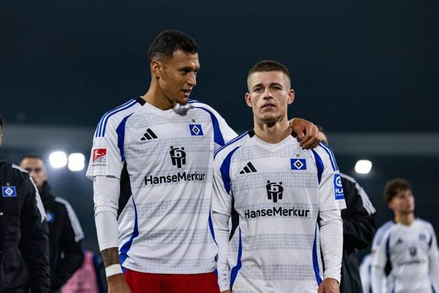 Sport Themen der Woche KW45 Fußball I Herren I Saison 2024-2025 I 2. Bundesliga I 12. Spieltag I Eintracht Braunschweig - Hamburger SV I 08.11.2024 Davie Selke (27, Hamburger SV) und Miro Muheim (28, Hamburger SV) sind enttäuscht. Braunschweig Eintracht-Stadion Niedersachsen Deutschland *** Soccer I Men I Season 2024 2025 I 2 Bundesliga I Matchday 12 I Eintracht Braunschweig Hamburger SV I 08 11 2024 Davie Selke 27, Hamburger SV and Miro Muheim 28, Hamburger SV are disappointed Braunschweig Eintracht Stadion Niedersachsen Germany Copyright: xLobecax xHenningxRohlfsx