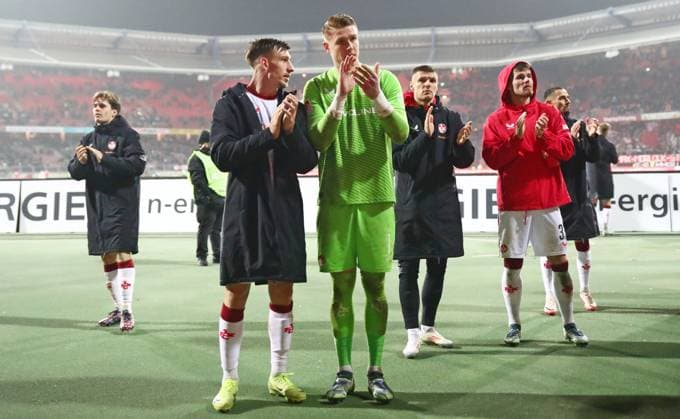 08.11.2024, xmohx, Fussball 2.Bundesliga, 1. FC Nuernberg - 1.FC Kaiserslautern emspor, v.l. Daniel Hanslik und Torwart Julian Krahl (Kaiserslautern) (DFL DFB REGULATIONS PROHIBIT ANY USE OF PHOTOGRAPHS as IMAGE SEQUENCES and or QUASI-VIDEO) Nuernberg
