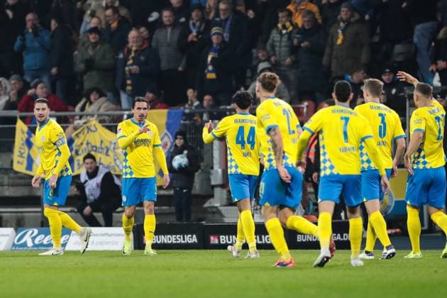 Torjubel - Torschütze Rayan Philippe (Eintracht Braunschweig,9) trifft zum 1-0 - 2. Fußball Bundesliga Saison 2024-2025 Eintracht Braunschweig vs. Hamburger SV im Eintracht Stadion in Braunschweig - Aktion,Fußball,Mann,Männer,Deutschland,08.11.2024