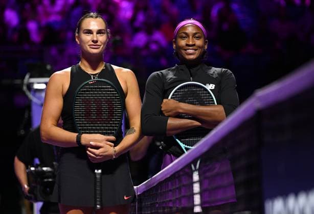 WTA, Tennis Damen Finals 2024 - Day 7 RIYADH, SAUDI ARABIA - NOVEMBER 08: Aryna Sabalenka of Belarus and Coco Gauff of USA pose for a photo ahead of their semi-final match, on Day 7 of the 2024 WTA Finals, part of the Hologic WTA Tour, held at King Saud University Indoor Arena on November 08, 2024, in Riyadh, Saudi Arabia. Riyadh Saudi Arabia  Copyright: xArturxWidakx originalFilename:widak-wtafinal241108_npyvg.jpg