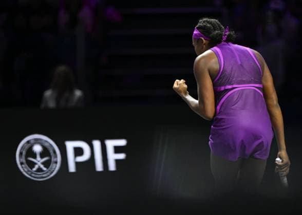 WTA, Tennis Damen Finals 2024 - Day 7 RIYADH, SAUDI ARABIA - NOVEMBER 08: Coco Gauff of USA during her semi-final match against Aryna Sabalenka of Belarus, on Day 7 of the 2024 WTA Finals, part of the Hologic WTA Tour, held at King Saud University Indoor Arena on November 08, 2024, in Riyadh, Saudi Arabia. Riyadh Saudi Arabia  Copyright: xArturxWidakx originalFilename:widak-wtafinal241108_npXpI.jpg