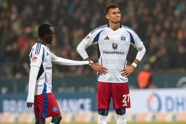 Davie Selke (Hamburger SV,27) und Jean Luc Dompe (Hamburger SV,7) - 2. Fußball Bundesliga Saison 2024-2025 Eintracht Braunschweig vs. Hamburger SV im Eintracht Stadion in Braunschweig - Aktion,Fußball,Mann,Männer,Deutschland,08.11.2024