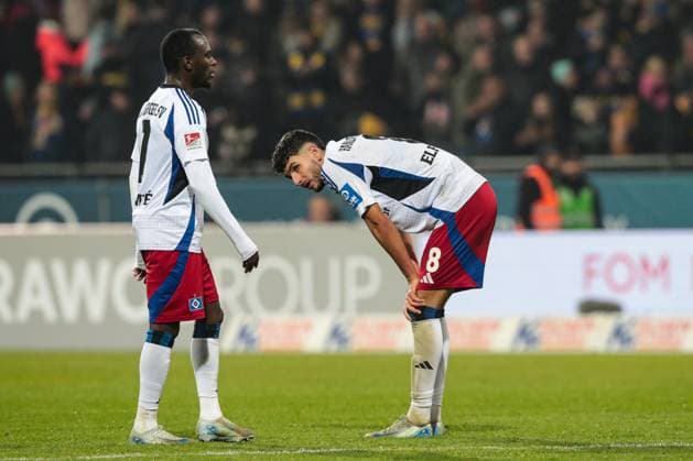 Daniel Elfadli (Hamburger SV,8) und Jean Luc Dompe (Hamburger SV,7) - 2. Fußball Bundesliga Saison 2024-2025 Eintracht Braunschweig vs. Hamburger SV im Eintracht Stadion in Braunschweig - Aktion,Fußball,Mann,Männer,Deutschland,08.11.2024