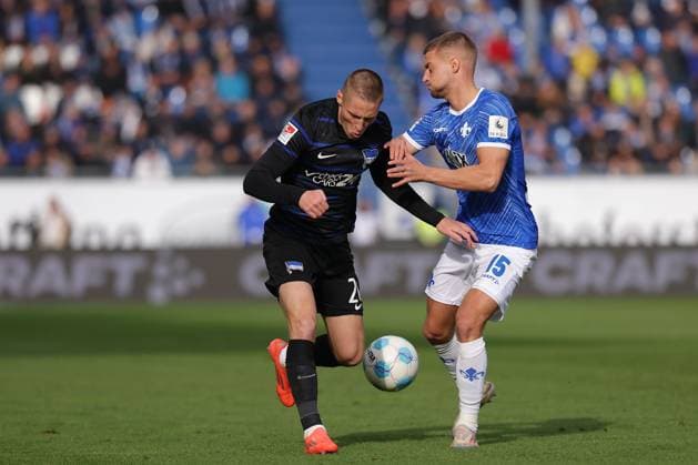 2024.11.09 xJFAx 2.Bundesliga SV Darmstadt 98 - Hertha BSC v.l., Pal Dardai (Hertha BSC), Fabian Nürnberger (SV Darmstadt 98), Zweikampf, Action, Aktion, Battles for the Ball (DFL DFB REGULATIONS PROHIBIT ANY USE OF PHOTOGRAPHS as IMAGE SEQUENCES and or QUASI-VIDEO)