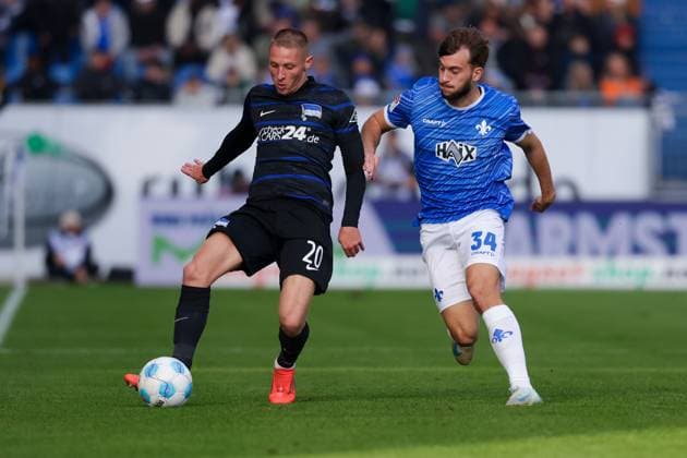 2024.11.09 xJFAx 2.Bundesliga SV Darmstadt 98 - Hertha BSC v.l., Pal Dardai (Hertha BSC), Kilian Julian Corredor (SV Darmstadt 98) Zweikampf, Action, Aktion, Battles for the Ball (DFL DFB REGULATIONS PROHIBIT ANY USE OF PHOTOGRAPHS as IMAGE SEQUENCES and or QUASI-VIDEO)