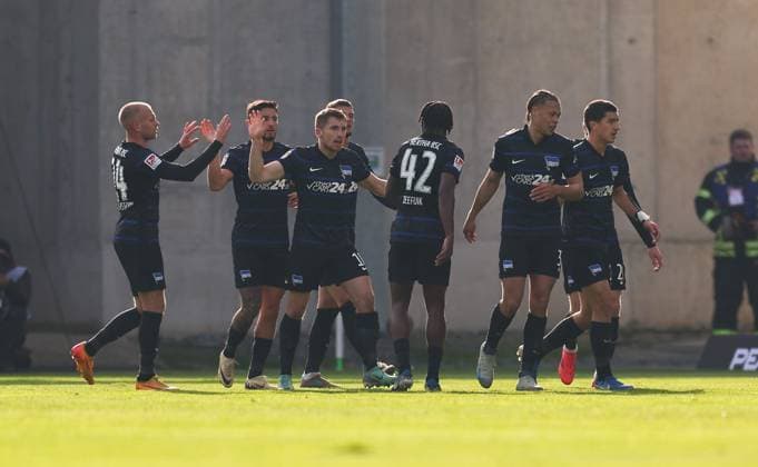 09.11.2024, xdcx, Fussball 2. Bundesliga, SV Darmstadt 98 - Hertha BSC Berlin, emonline, emspor, despor, v.l., Torjubel zum 0:1 durch Florian Niederlechner (Hertha BSC Berlin), Goal celebration, celebrate the goal DFL DFB REGULATIONS PROHIBIT ANY USE OF PHOTOGRAPHS AS IMAGE SEQUENCES AND OR QUASI-VIDEO.