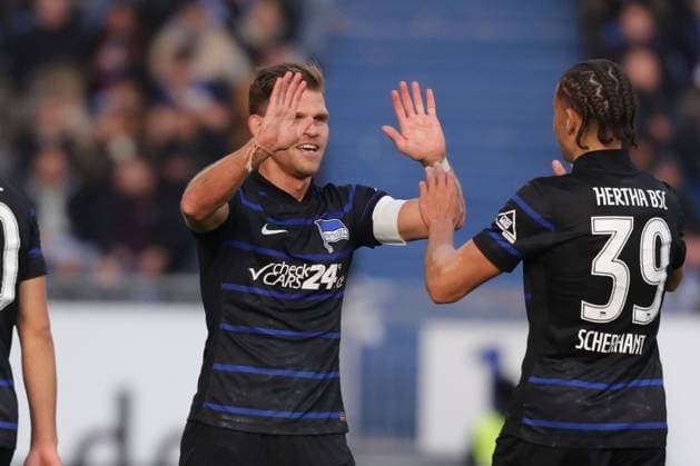 2024.11.09 xJFAx 2.Bundesliga SV Darmstadt 98 - Hertha BSC v.l., Florian Niederlechner (Hertha BSC), Derry Lionel Scherhant (Hertha BSC), Torjubel, Goal celebration, celebrate the goal (DFL DFB REGULATIONS PROHIBIT ANY USE OF PHOTOGRAPHS as IMAGE SEQUENCES and or QUASI-VIDEO)