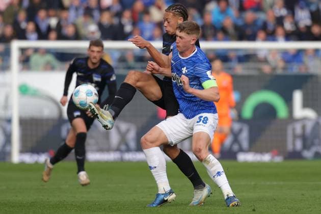 2024.11.09 xJFAx 2.Bundesliga SV Darmstadt 98 - Hertha BSC v.l., Derry Lionel Scherhant (Hertha BSC), Clemens Riedel (SV Darmstadt 98), Zweikampf, Action, Aktion, Battles for the Ball (DFL DFB REGULATIONS PROHIBIT ANY USE OF PHOTOGRAPHS as IMAGE SEQUENCES and or QUASI-VIDEO)