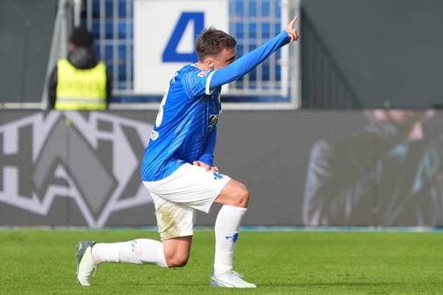 celebrate the goal, Torjubel zum 1:1 Philipp Förster (SV Darmstadt 98, 18) - 09.11.2024 2. Bundesliga, Saison 24 25: SV Darmstadt 98 vs Hertha BSC Berlin, Stadion am Boellenfalltor, emonline, emspor,