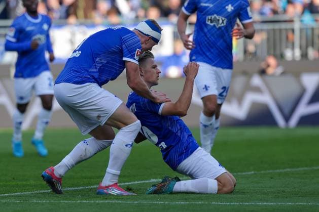 2024.11.09 xJFAx 2.Bundesliga SV Darmstadt 98 - Hertha BSC v.l., Isac Alexi Sivert Lidberg (SV Darmstadt 98), Andreas Müller (SV Darmstadt 98) Torjubel, Goal celebration, celebrate the goal zum 3:1 (DFL DFB REGULATIONS PROHIBIT ANY USE OF PHOTOGRAPHS as IMAGE SEQUENCES and or QUASI-VIDEO)