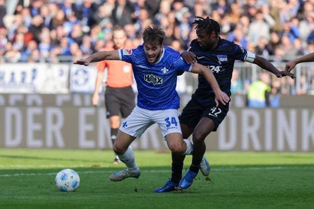 2024.11.09 xJFAx 2.Bundesliga SV Darmstadt 98 - Hertha BSC v.l., Kilian Julian Corredor (SV Darmstadt 98), Deyovaisio Rvan Zeefuik (Hertha BSC), Zweikampf, Action, Aktion, Battles for the Ball im Strafraum (DFL DFB REGULATIONS PROHIBIT ANY USE OF PHOTOGRAPHS as IMAGE SEQUENCES and or QUASI-VIDEO)