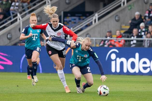 Google Pixel Frauen Bundesliga: Eintracht Frankfurt - 1. FC Köln, 09.11.2024 Laura Freigang (Eintracht Frankfurt 10) & Anna Gerhardt (1. FC Köln 21) im Zwiekampf um den ball, Eintracht Frankfurt - 1. FC Köln, Frankfurt, Stadion am Brentanobad, 9.11.2024 Copyright: xBEAUTIFULxSPORTS Gawlikx
