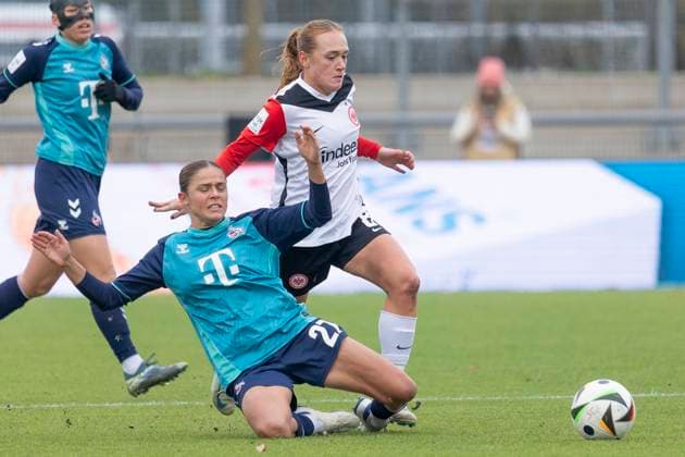 Google Pixel Frauen Bundesliga: Eintracht Frankfurt - 1. FC Köln, 09.11.2024 Laura Feiersinger (1. FC Köln 27) & Lisanne Gräwe (Eintracht Frankfurt 8) im Zwiekampf um den Ball, Eintracht Frankfurt - 1. FC Köln, Frankfurt, Stadion am Brentanobad, 9.11.2024 Copyright: xBEAUTIFULxSPORTS Gawlikx