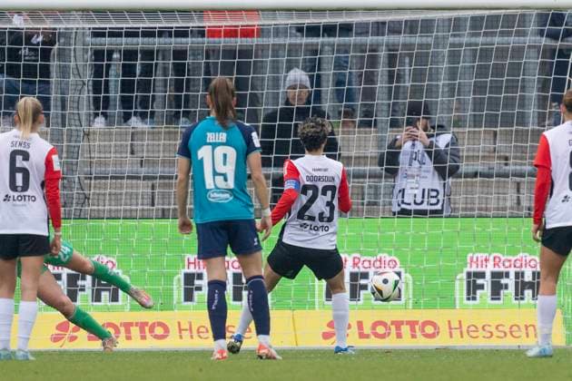 Google Pixel Frauen Bundesliga: Eintracht Frankfurt - 1. FC Köln, 09.11.2024 Sara Doorsoun (Eintracht Frankfurt 23) erzielte das Tor den Treffer zum 6:0 per Elfmeter Strafstoß, Eintracht Frankfurt - 1. FC Köln, Frankfurt, Stadion am Brentanobad, 9.11.2024 Copyright: xBEAUTIFULxSPORTS Gawlikx