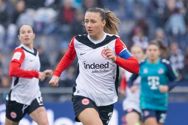 Google Pixel Frauen Bundesliga: Eintracht Frankfurt - 1. FC Köln, 09.11.2024 Nach langer Verletzung ist Tanja Pawollek (Eintracht Frankfurt 31) wieder auf dem Platz zurück und hat sofort die Kapitänsbinde, Eintracht Frankfurt - 1. FC Köln, Frankfurt, Stadion am Brentanobad, 9.11.2024 Copyright: xBEAUTIFULxSPORTS Gawlikx