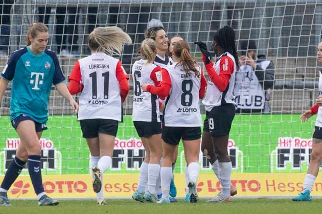 Google Pixel Frauen Bundesliga: Eintracht Frankfurt - 1. FC Köln, 09.11.2024 Sara Doorsoun (Eintracht Frankfurt 23) jubelt über ihren Treffer ihr Tor zum 6:0 mit Elisa Senß Sens Senss (Eintracht Frankfurt 6) & Nina Lührßen Lührssen (Eintracht Frankfurt 11) & Lisanne Gräwe (Eintracht Frankfurt 8) & Nicole Anyomi (Eintracht Frankfurt 19), Eintracht Frankfurt - 1. FC Köln, Frankfurt, Stadion am Brentanobad, 9.11.2024 Copyright: xBEAUTIFULxSPORTS Gawlikx