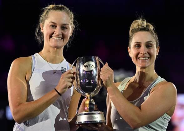 WTA, Tennis Damen Finals 2024 - Day 8 RIYADH, SAUDI ARABIA - NOVEMBER 09: Gabriela Dabrowski (R) of Canada and Erin Routliffe (L) of New Zealand with the Trophy at the Awards Ceremony after winning the Final match against Katerina Siniakova of the Czech Republic and Taylor Townsend of the USA, on Day 8 of the 2024 WTA Finals, part of the Hologic WTA Tour, held at King Saud University Indoor Arena, on November 09, 2024, in Riyadh, Saudi Arabia. Riyadh Saudi Arabia  Copyright: xArturxWidakx originalFilename:widak-wtafinal241109_npQuF.jpg