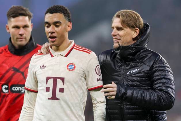 Jamal Musiala (FC Bayern Muenchen) und Sportdirektor Christoph Freund (FC Bayern Muenchen) jubeln, Bundesliga, FC St. Pauli 1910 v FC Bayern München, Millerntor Stadium am 09. November 2024 in Hamburg, Deutschland. (Foto von Marco Steinbrenner DeFodi Images) Jamal Musiala (FC Bayern Muenchen) und Sportdirektor Christoph Freund (FC Bayern Muenchen) cheer, Bundesliga, FC St. Pauli 1910 v FC Bayern München, Millerntor Stadium, November 9, 2024 in Hamburg, Germany. (Photo by Marco Steinbrenner DeFodi Images) DFL regulations prohibit any use of photographs as image sequences and or quasi-video. not used in POL SRB CRO FRA GBR NED ITA USA Defodi-700_pauli_muenchen_20241109_078