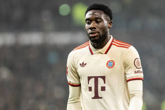 1. Fußball Bundesliga: FC St. Pauli - FC Bayern München; 09.11.2024 Alphonso Davies (FC Bayern München, 19) 1. Fußball Bundesliga: FC St. Pauli - FC Bayern München; Millerntor-Stadion, Hamburg, St. Pauli; 09.11.2024 DFL REGULATIONS PROHIBIT ANY USE OF PHOTOGRAPHS AS IMAGE SEQUENCES AND OR QUASI-VIDEO. Copyright: xBEAUTIFULxSPORTS Buriakovx