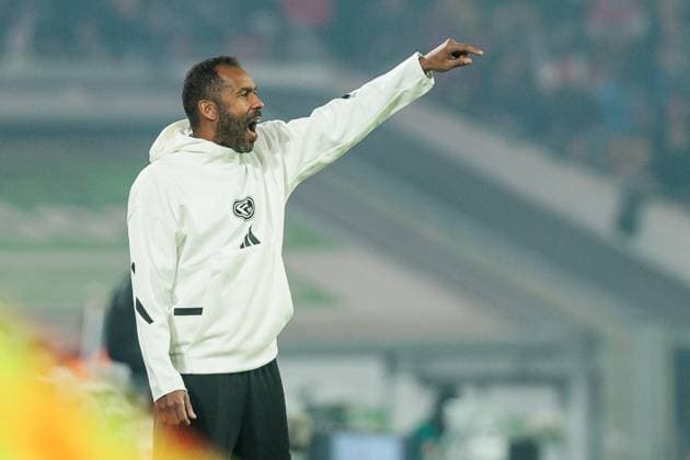 2. Fussball Bundesliga: Fortuna Düsseldorf 1895 - SC Paderborn 07; 09.11.2024 Daniel Thioune (Trainer Fortuna Düsseldorf) gestikuliert 2. Fussball Bundesliga, Fortuna Düsseldorf 1895 - SC Paderborn 07, Düsseldorf, Merkur Spiel-Arena am 09.11.2024 DFL REGULATIONS PROHIBIT ANY USE OF PHOTOGRAPHS AS IMAGE SEQUENCES AND OR QUASI-VIDEO. Copyright: xBEAUTIFULxSPORTS Wunderlx