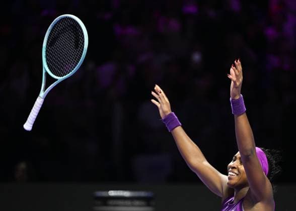 WTA, Tennis Damen Finals 2024 - Day 8 RIYADH, SAUDI ARABIA - NOVEMBER 09: Coco Gauff of USA celebrates after winning the Final match against Quinwen Zheng of China on Day 8 of the 2024 WTA Finals, part of the Hologic WTA Tour, held at King Saud University Indoor Arena, on November 09, 2024, in Riyadh, Saudi Arabia. Riyadh Saudi Arabia  Copyright: xArturxWidakx originalFilename:widak-wtafinal241109_np917.jpg