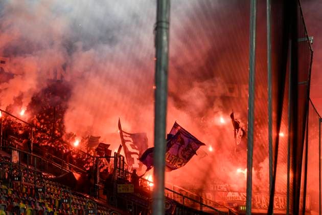 Fankurve Fans Fanblock von Duesseldorf Feuer Rauch Bengali Bengalis bengalisches Feuer zünden Feuerwerk Rauchbombe 09.11.2024 Fussball Fortuna Duesseldorf vs SC Paderborn 07, Merkur Spiel-Arena, Duesseldorf, DFB DFL REGULATIONS PROHIBIT ANY USE OF PHOTOGRAPHS AS IMAGE SEQUENCES AND OR QUASI-VIDEO NRW Germany Copyright: xpepphotox xHorstxMauelshagenx pep00321, pep_20241109_hm_2935