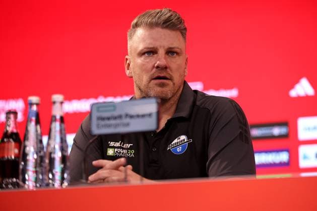 09.11.2024, Fußball, Fortuna Düsseldorf - SC Paderborn 07, 2. Bundesliga, Merkur Spiel-Arena, Saison 2024 2025: Pressekonferenz mit den Trainern nach dem Spiel. Trainer Lukas Kwasniok (Cheftrainer Paderborn) DFB regulations prohibit any use of photographs as image sequences and or quasi-video. Nordrhein-Westfalen Deutschland