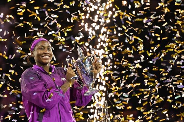 WTA, Tennis Damen Finals 2024 - Day 8 RIYADH, SAUDI ARABIA - NOVEMBER 09: Coco Gauff of the United States poses with the Billie Jean King Trophy after defeating Qinwen Zheng of China during the Singles Final at King Saud University Indoor Arena of the WTA Finals Riyadh as part of the Hologic WTA Tour 2024, on November 09, 2024, in Riyadh, Saudi Arabia. Riyadh Saudi Arabia  Copyright: xArturxWidakx originalFilename:widak-wtafinal241109_npi4T.jpg