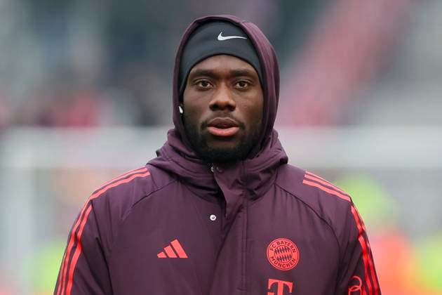 Alphonso Davies (FC Bayern Muenchen) schaut, Bundesliga, FC St. Pauli 1910 v FC Bayern München, Millerntor Stadium am 09. November 2024 in Hamburg, Deutschland. (Foto von Marco Steinbrenner DeFodi Images) Alphonso Davies (FC Bayern Muenchen) looks on, Bundesliga, FC St. Pauli 1910 v FC Bayern München, Millerntor Stadium, November 9, 2024 in Hamburg, Germany. (Photo by Marco Steinbrenner DeFodi Images) DFL regulations prohibit any use of photographs as image sequences and or quasi-video. not used in POL SRB CRO FRA GBR NED ITA USA Defodi-700_pauli_muenchen_20241109_220 Defodi-700 not used in POL SRB CRO FRA GBR NED ITA USA DFL regulations prohibit any use of photographs as image sequences and or quasi-video.