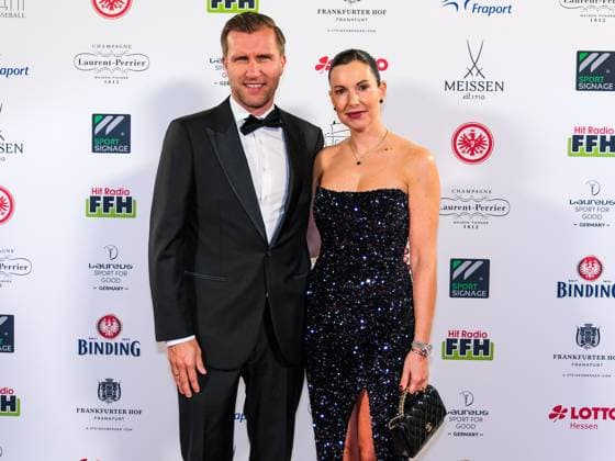 Markus Krösche mit Begleitung auf dem auf dem roten Teppich, GER, 42. Deutscher SportpresseBall in der Alten Oper in Frankfurt am Main, 09.11.2024 GER, 42. Deutscher Sportpresseball in der Alten Oper in Frankfurt am Main, 09.11.2024 Frankfurt am Main Copyright: xEibner-Pressefoto FlorianxWieganx EP_FWD