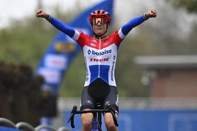 Dutch Lucinda Brand celebrates as she crosses the finish line at the elite women race of the Rapencross cyclocross in Lokeren, the second race of the X2O Badkamers Trophy, Sunday 10 November 2024. JASPERxJACOBS  x105067808x