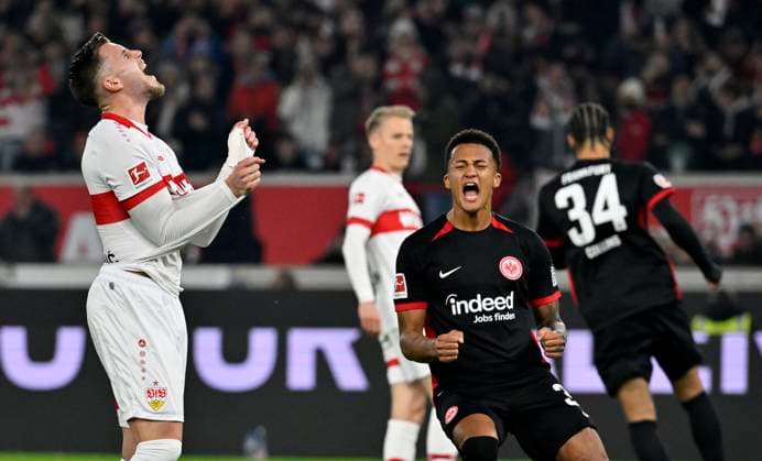 Sport Themen der Woche KW45 Sport Bilder des Tages Ermedin Demirovic VfB Stuttgart (09) verschiesst Elfmeter, Strafstoss Enttaeuschung enttaeuscht nach vergebener Torchance Gestik Geste Jubel bei Arthur Theate Eintracht Frankfurt SGE (03) VfB Stuttgart vs Eintracht Frankfurt SGE 10.11.2024 DFL REGULATIONS PROHIBIT ANY USE OF PHOTOGRAPHS AS IMAGE SEQUENCES AND OR QUASI-VIDEO VfB Stuttgart vs Eintracht Frankfurt SGE