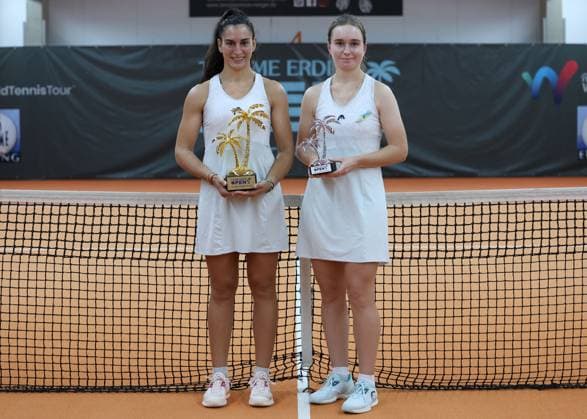 Feature, Damen Einzel Siegerehrung, Presentation, Siegerin Susan Bandecchi (SUI) und Finalistin Daria Snigur (UKR), Therme Erding Open by Tannenhof, ITF World Tennis Tour Tennis - Therme Erding Open - ITF - TC Ismaning - Ismaning - Bavaria - Germany - 10 November 2024. Copyright: xJuergenxHasenkopfx