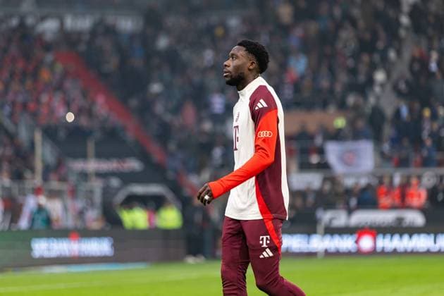 Fußball I Herren I Saison 2024-2025 I 1. Bundesliga I 10. Spieltag I FC St. Pauli - FC Bayern München I 09.11.2024 Alphonso Davies (19, FC Bayern München) im Fokus. Hamburg Millerntor-Stadion Hamburg Deutschland Copyright: xLobecax xHenningxRohlfsx