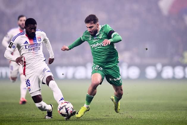 Olympique Lyonnais v AS Saint-Etienne - Ligue 1 MCDonald s 2024 2025 98 Ainsley MAITLAND NILES (ol) - 22 Zuriko DAVITASHVILI (asse) during the Ligue 1 MCDonald s match between Olympique Lyonnais and Saint Etienne at Groupama Stadium on November 10, 2024 in Lyon, France. Lyon France  Copyright: xFEPx 776235301