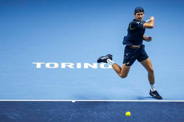 Nitto ATP, Tennis Herren Finals - Day One Alex de Minaur of Australia plays a forehand during his round robin singles match against Jannik Sinner of Italy during day one of the Nitto ATP Finals. Jannik Sinner won the match 6-3, 6-4. Turin Italy Copyright: xNicolòxCampox