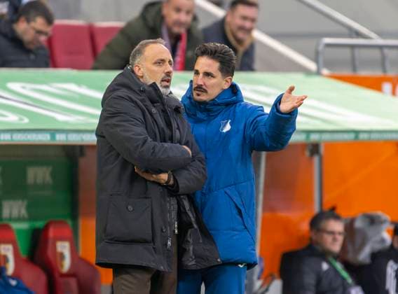 10.11.2024, Fussball 1. Bundesliga 2024 2025, 10. Spieltag, FC Augsburg - TSG 1899 Hoffenheim, in der WWK-Arena Augsburg, v.li: Trainer Pellegrino Matarazzo (Hoffenheim) mit Co-Trainer Benjamin Hübner (Hoffenheim).